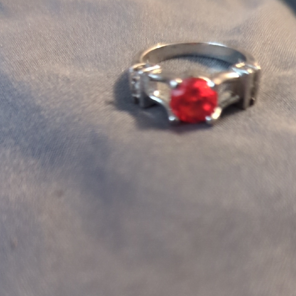 Chic Silver Ring with Radiant Red Stone